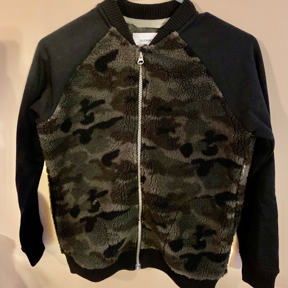 Old navy camouflage hoodie. Size 10-12